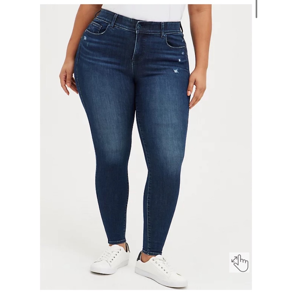 Torrid Bombshell Skinny Jeans - Super Soft Medium Wash 26R